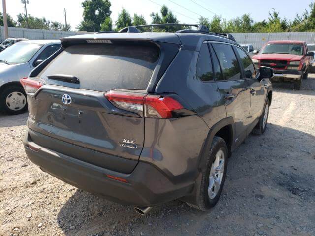 Купить б/у TOYOTA RAV4 XLE 2021 года в США