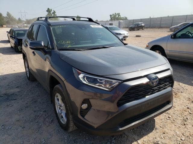 Купить б/у TOYOTA RAV4 XLE 2021 года в США