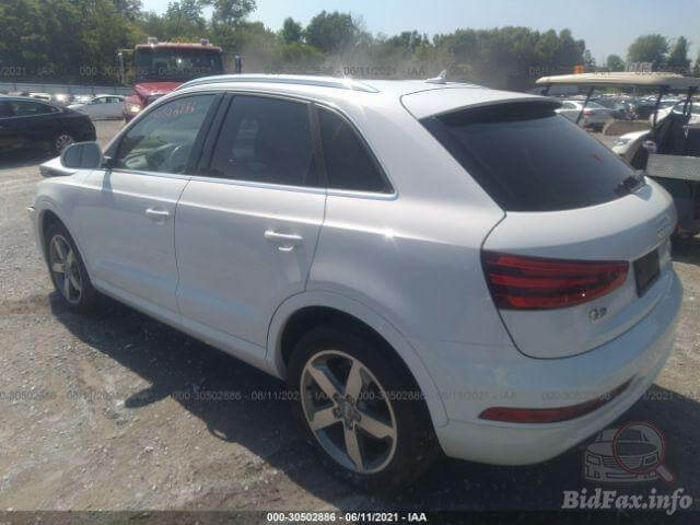 Купить бу Audi Q3 2.0T Prestige 2015 года в США