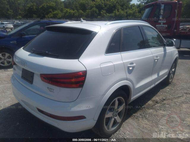 Купить бу Audi Q3 2.0T Prestige 2015 года в США