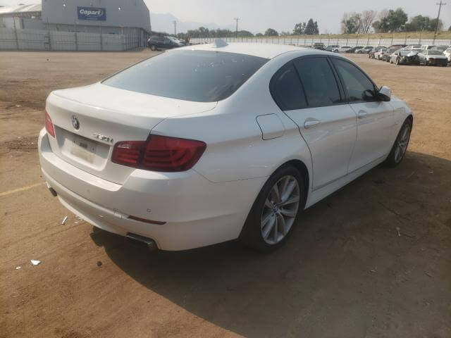 Купить бу BMW 550 I 2011 года в США