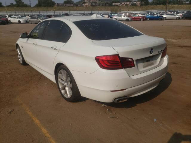 Купить бу BMW 550 I 2011 года в США