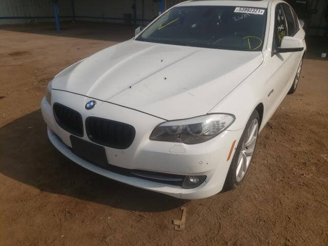 Купить бу BMW 550 I 2011 года в США