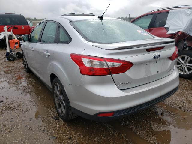 Купить бу FORD FOCUS SE 2013 года в США