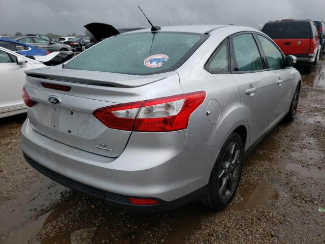 Купить бу FORD FOCUS SE 2013 года в США