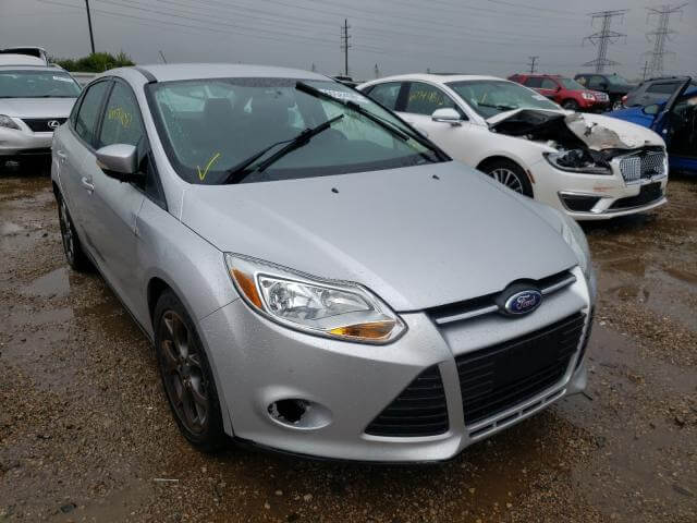 Купить бу FORD FOCUS SE 2013 года в США