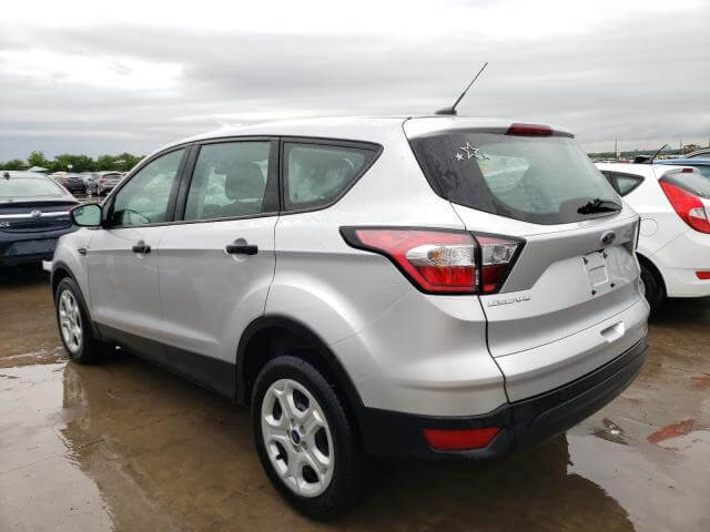 Купить бу Ford Escape S 2017 года в США