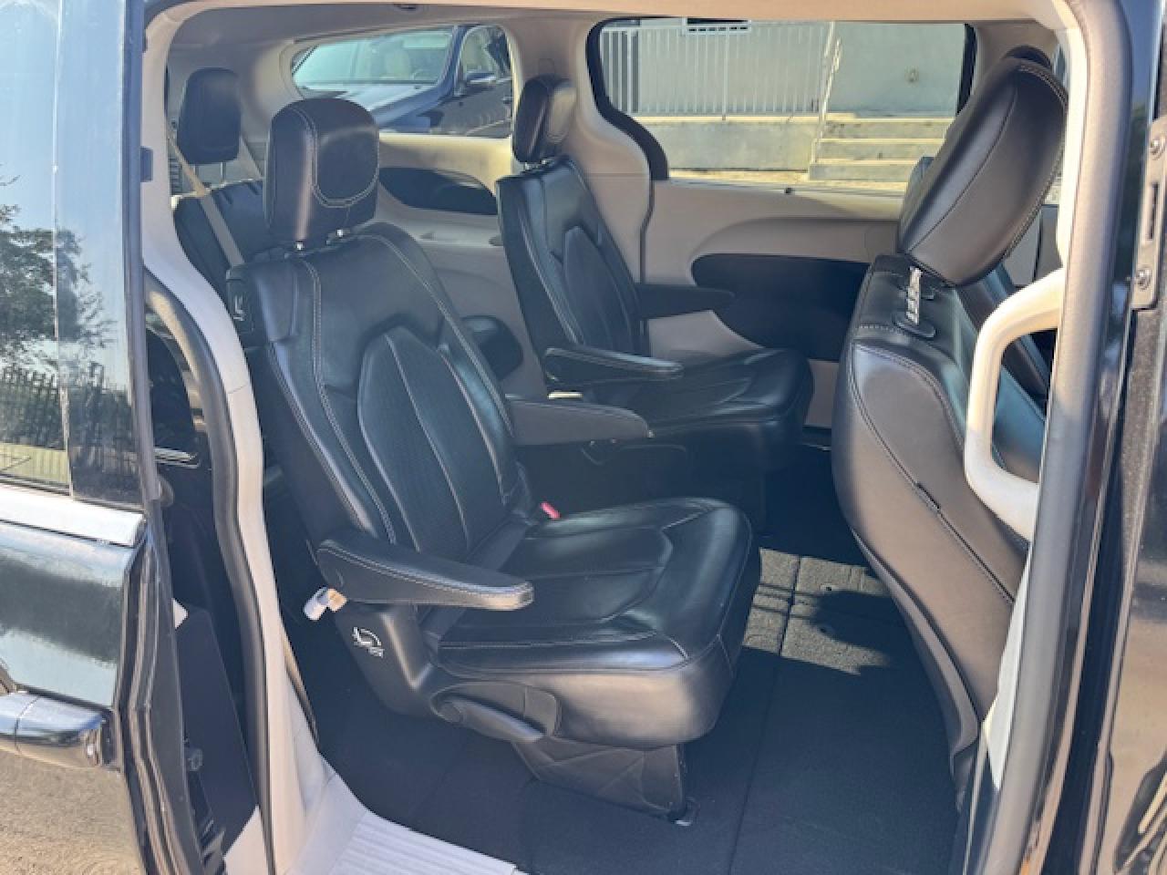 Купить б/у CHRYSLER VOYAGER 2020 года в США, Крайслер Вояджер 2020 из США, Купить б/у CHRYSLER VOYAGER 2020 года в США