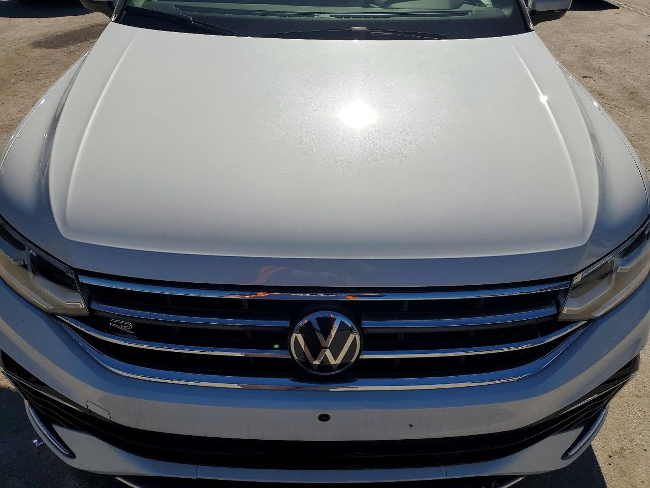 Купить б/у VOLKSWAGEN TIGUAN R-LINE BLACK 2024 года в США, ТИГУАН СЕ Р ЛАЙН 2024 из США, Купить б/у VOLKSWAGEN TIGUAN R-LINE BLACK 2024 года в США