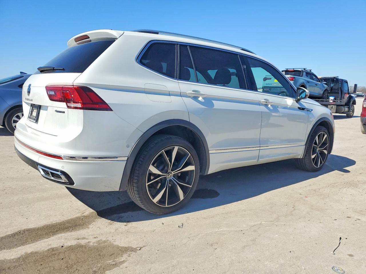 Купить б/у VOLKSWAGEN TIGUAN R-LINE BLACK 2024 года в США, ТИГУАН СЕ Р ЛАЙН 2024 из США, Купить б/у VOLKSWAGEN TIGUAN R-LINE BLACK 2024 года в США