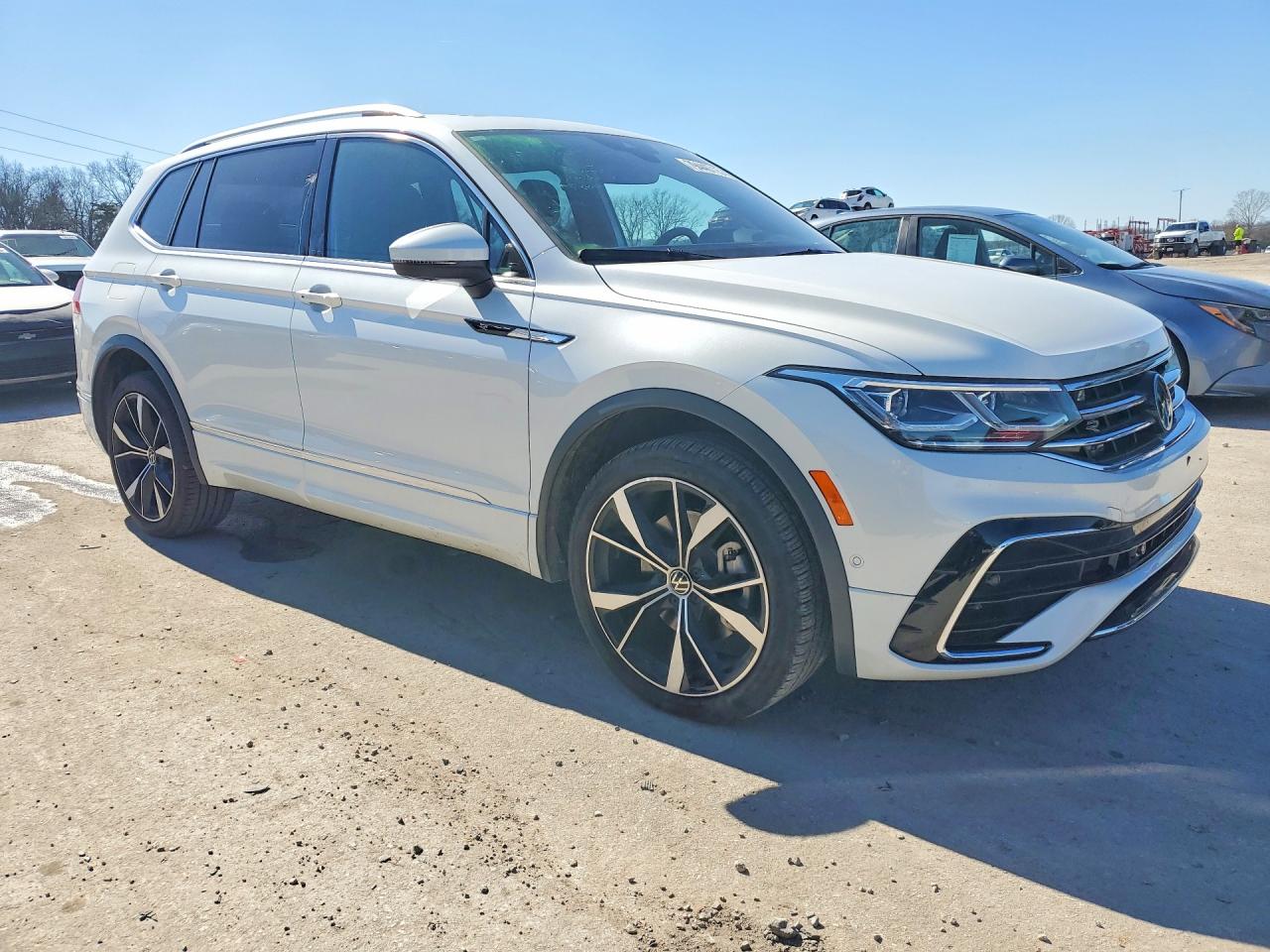 Купить б/у VOLKSWAGEN TIGUAN R-LINE BLACK 2024 года в США, ТИГУАН СЕ Р ЛАЙН 2024 из США, Купить б/у VOLKSWAGEN TIGUAN R-LINE BLACK 2024 года в США