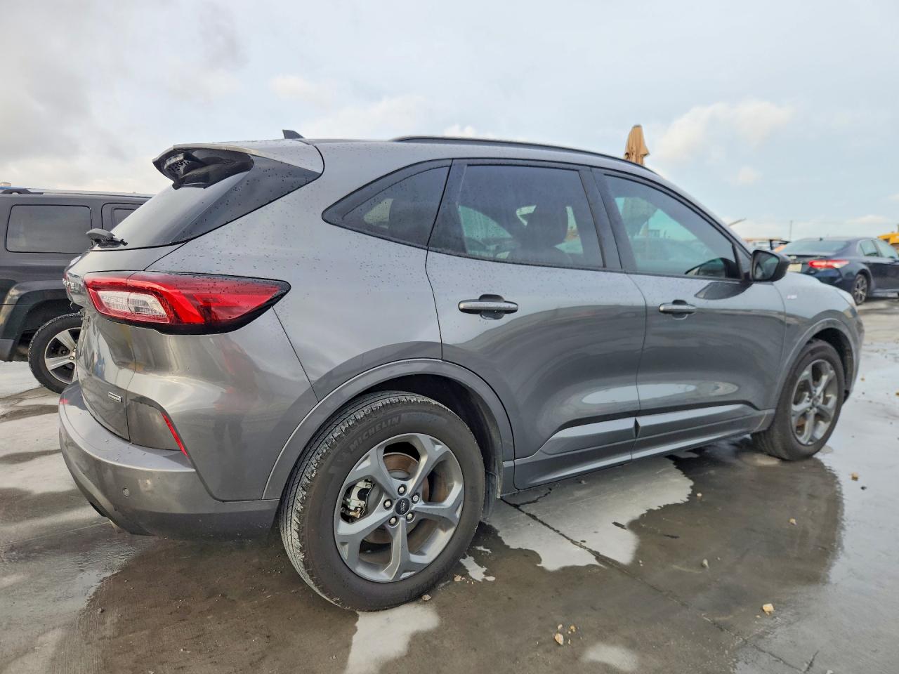 Купить б/у FORD ESCAPE 2023 года в США, ФОРД ЕСКЕЙП из США, Купить б/у FORD ESCAPE 2023 года в США